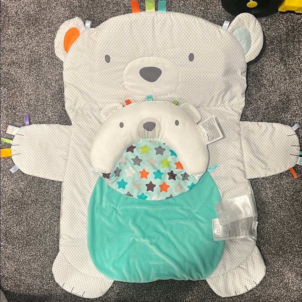 Bear Baby Play Mat with Star Pattern from bright starts
